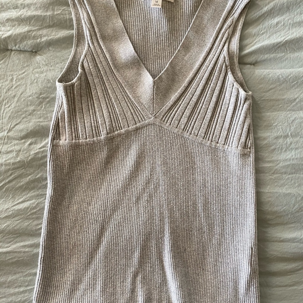 Old Navy sleeveless women’s sweater